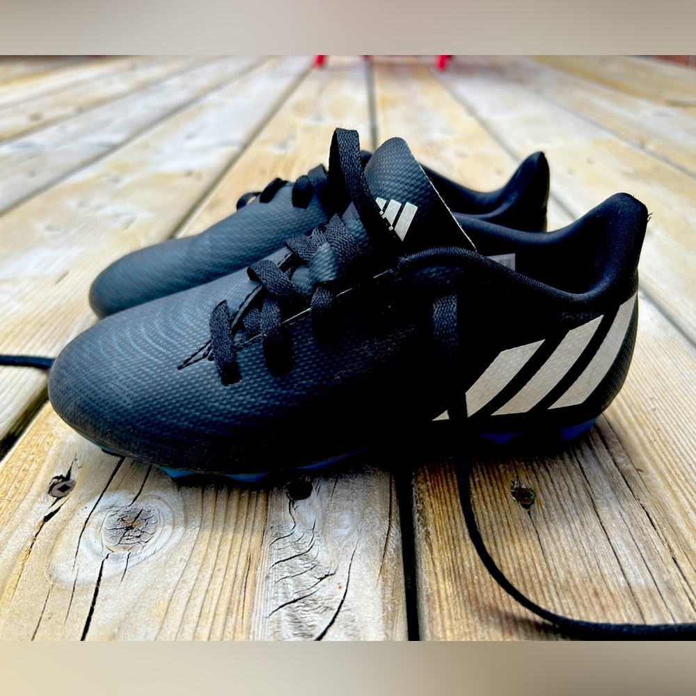 Adidas Predator Youth Size 12 Cleat